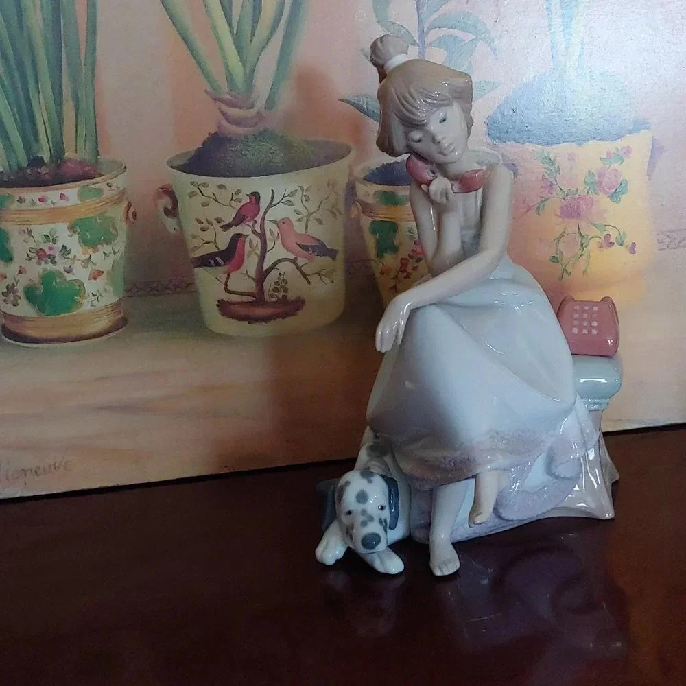 LLADRO Chit Chat Girl figure on Telephone